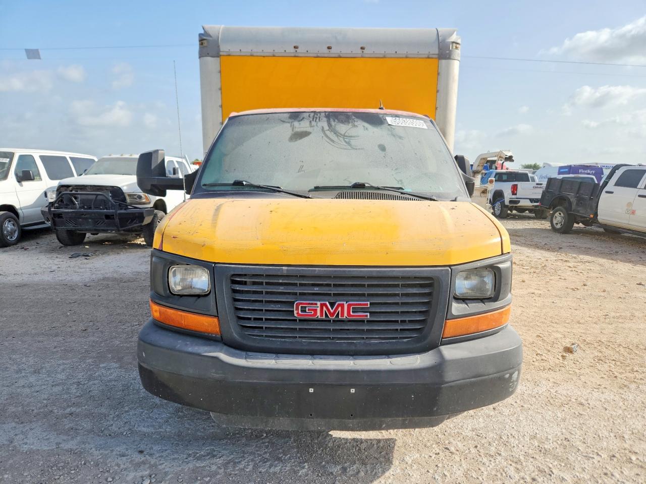 2015 GMC Savana Cutaway G3500 - Фото 5