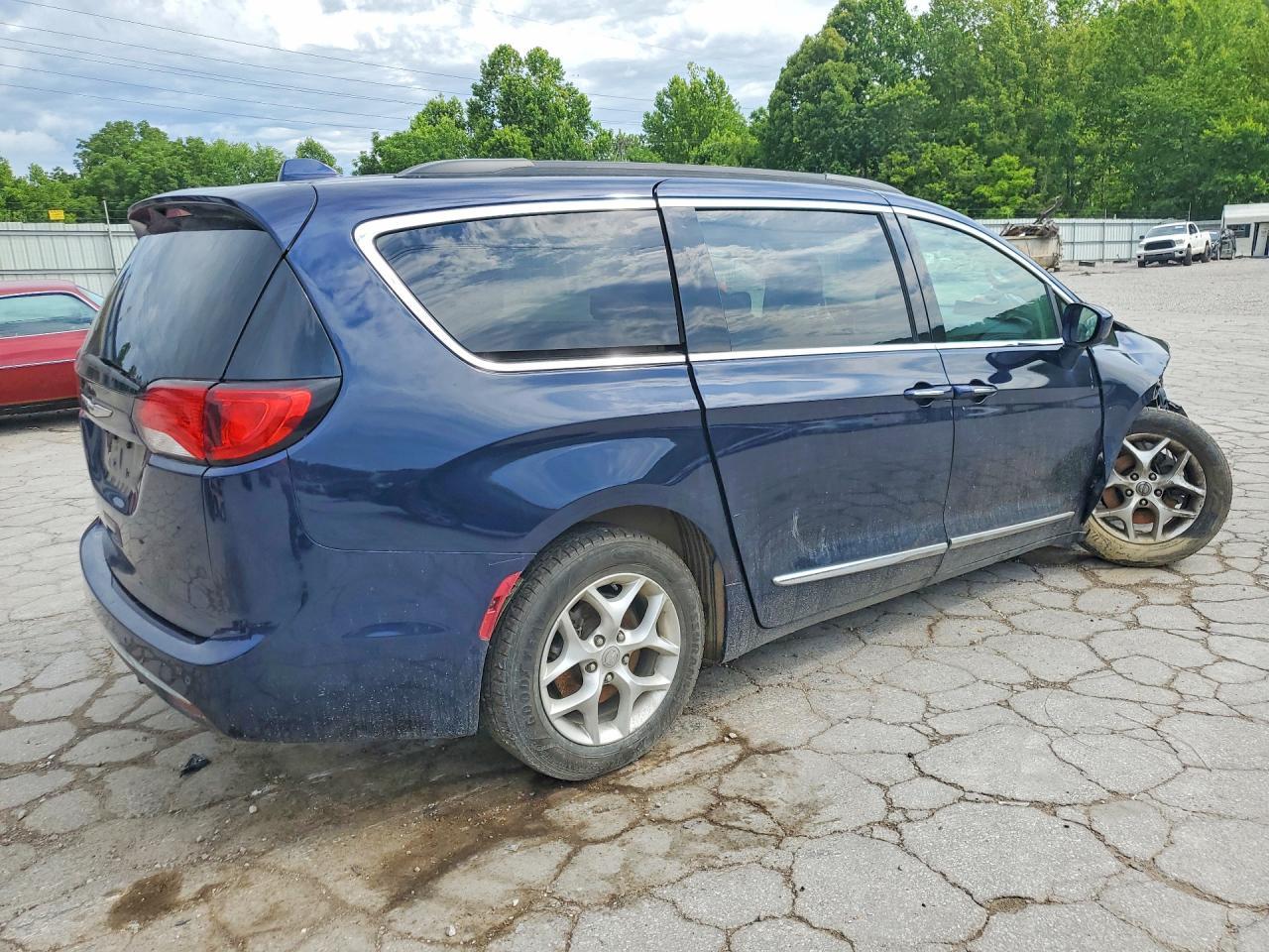 2017 Chrysler Pacifica Touring L - Фото 3