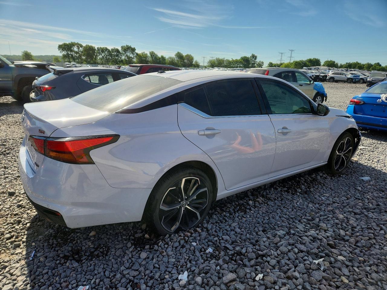 2024 Nissan Altima Sr - Фото 3