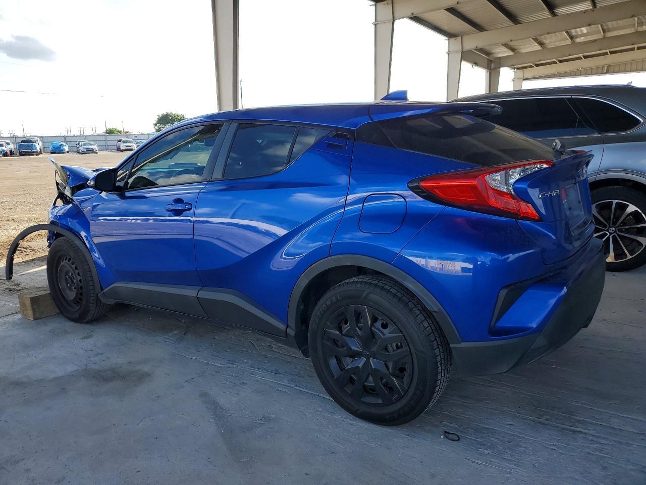 2019 Toyota C-Hr Le - Image 2