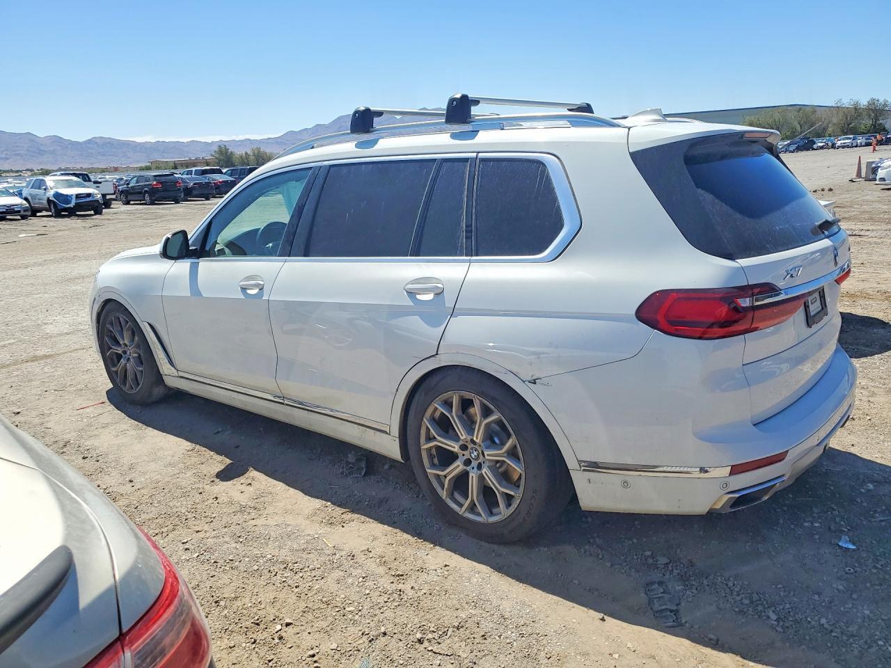 2022 BMW X7 xDrive40I - Фото 2