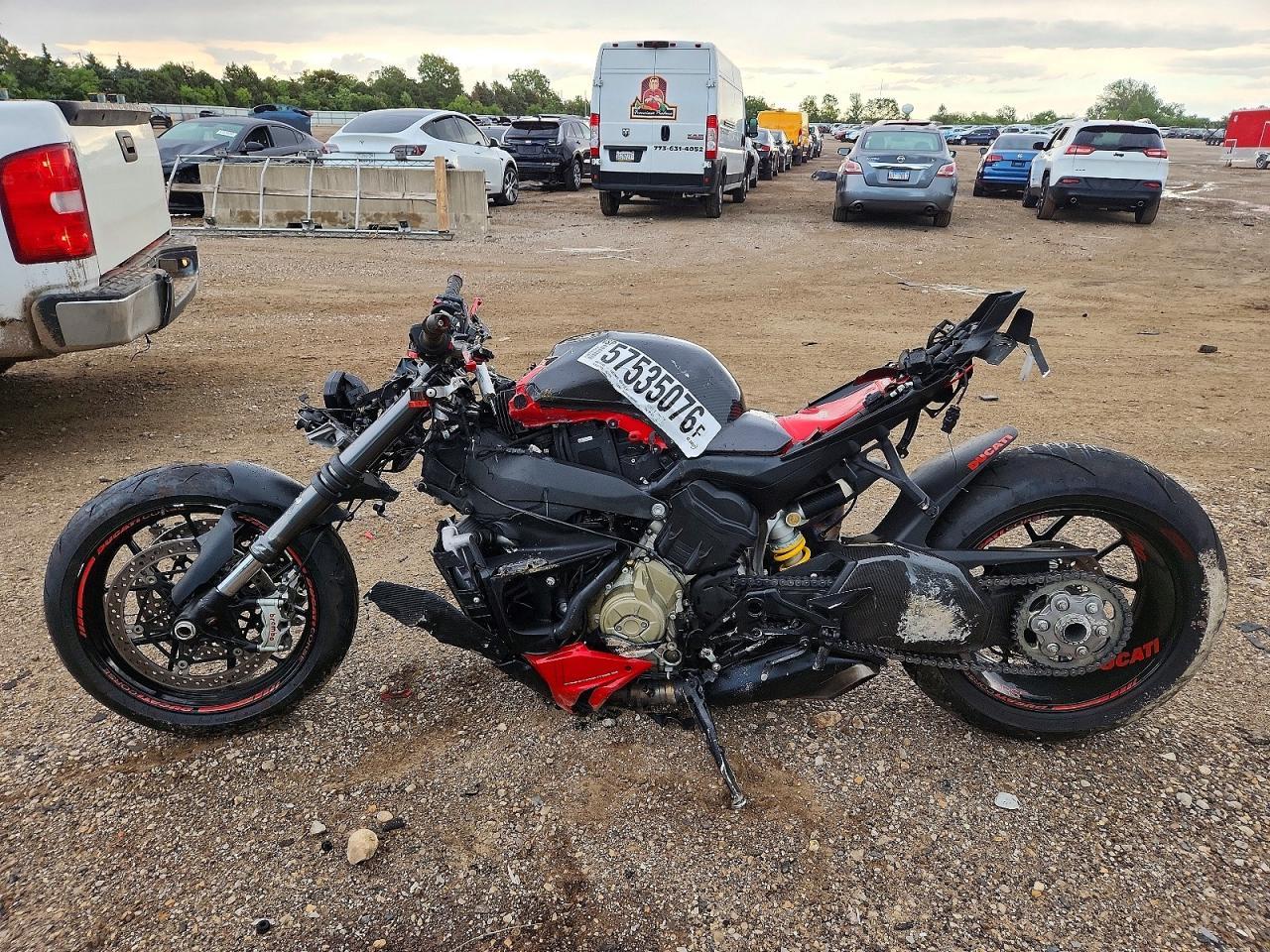 2021 Ducati Streetfighter V4 - Фото 3