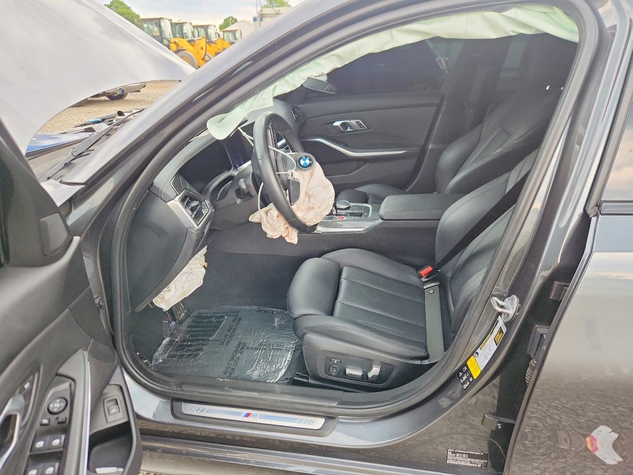 2020 BMW 330Xi - Фото 7