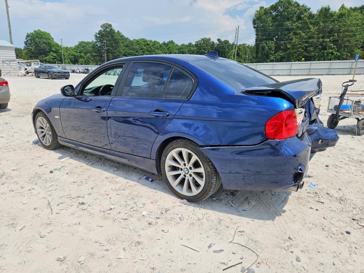 2011 BMW 328 I - Image 2
