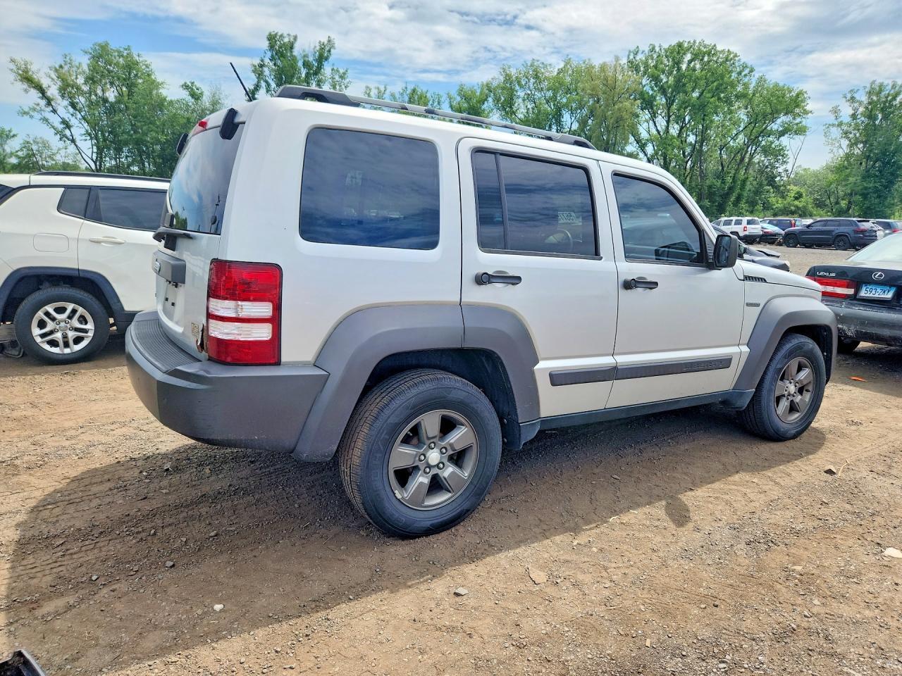 2010 Jeep Liberty Renegade - Фото 3