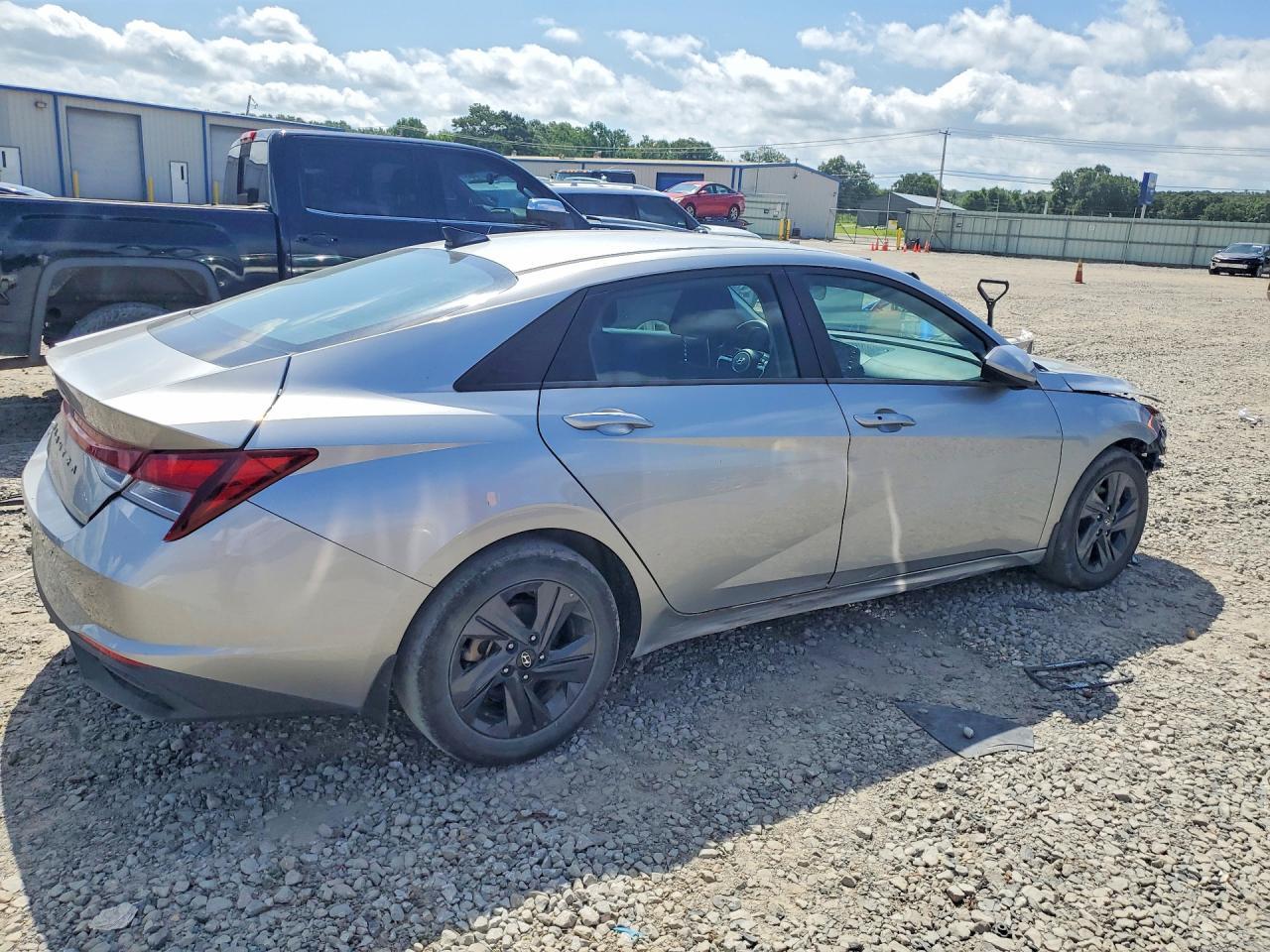 2023 Hyundai Elantra Sel - Фото 3