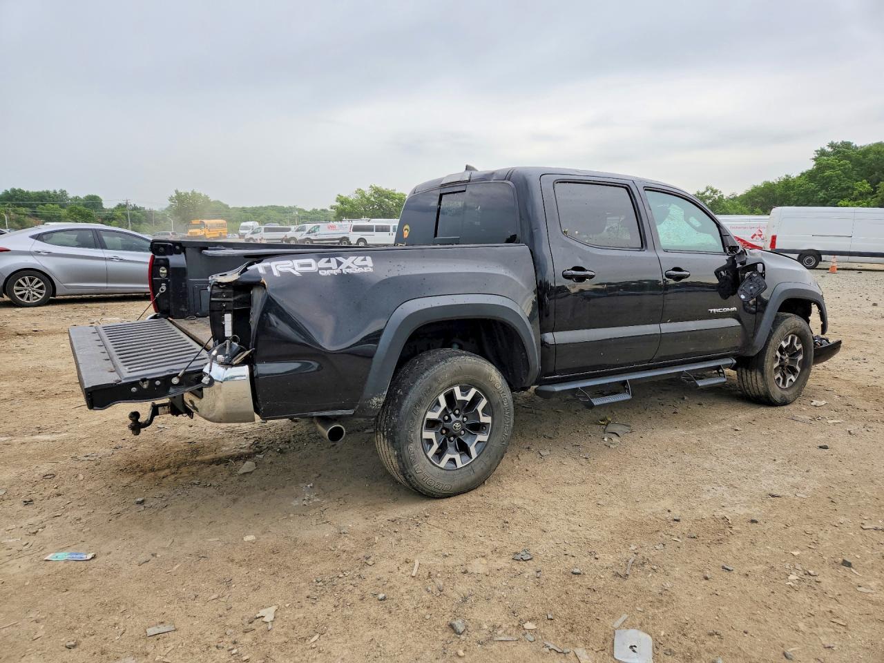2017 Toyota Tacoma Trd Off-Road - Image 3