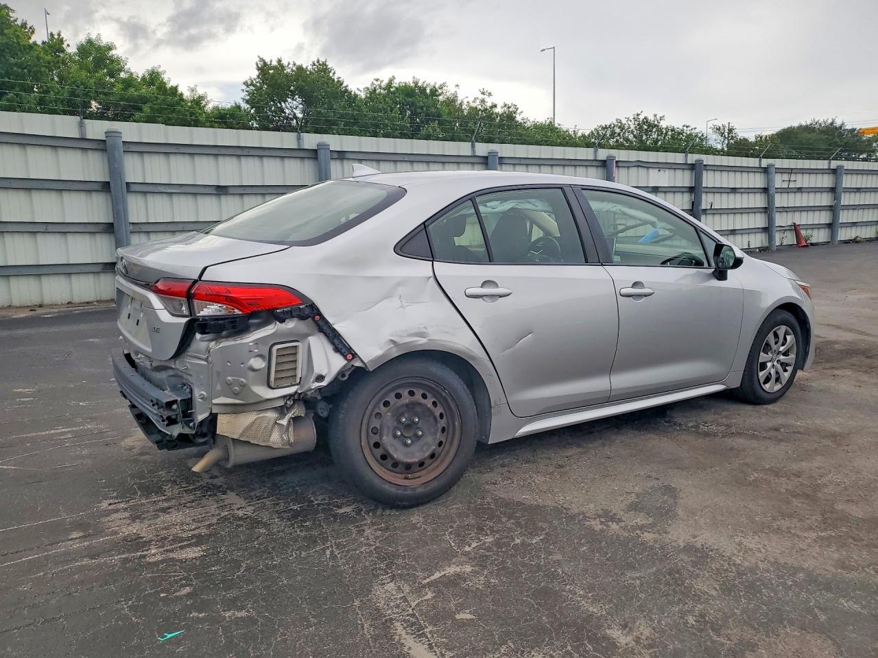 2021 Toyota Corolla Le - Image 3