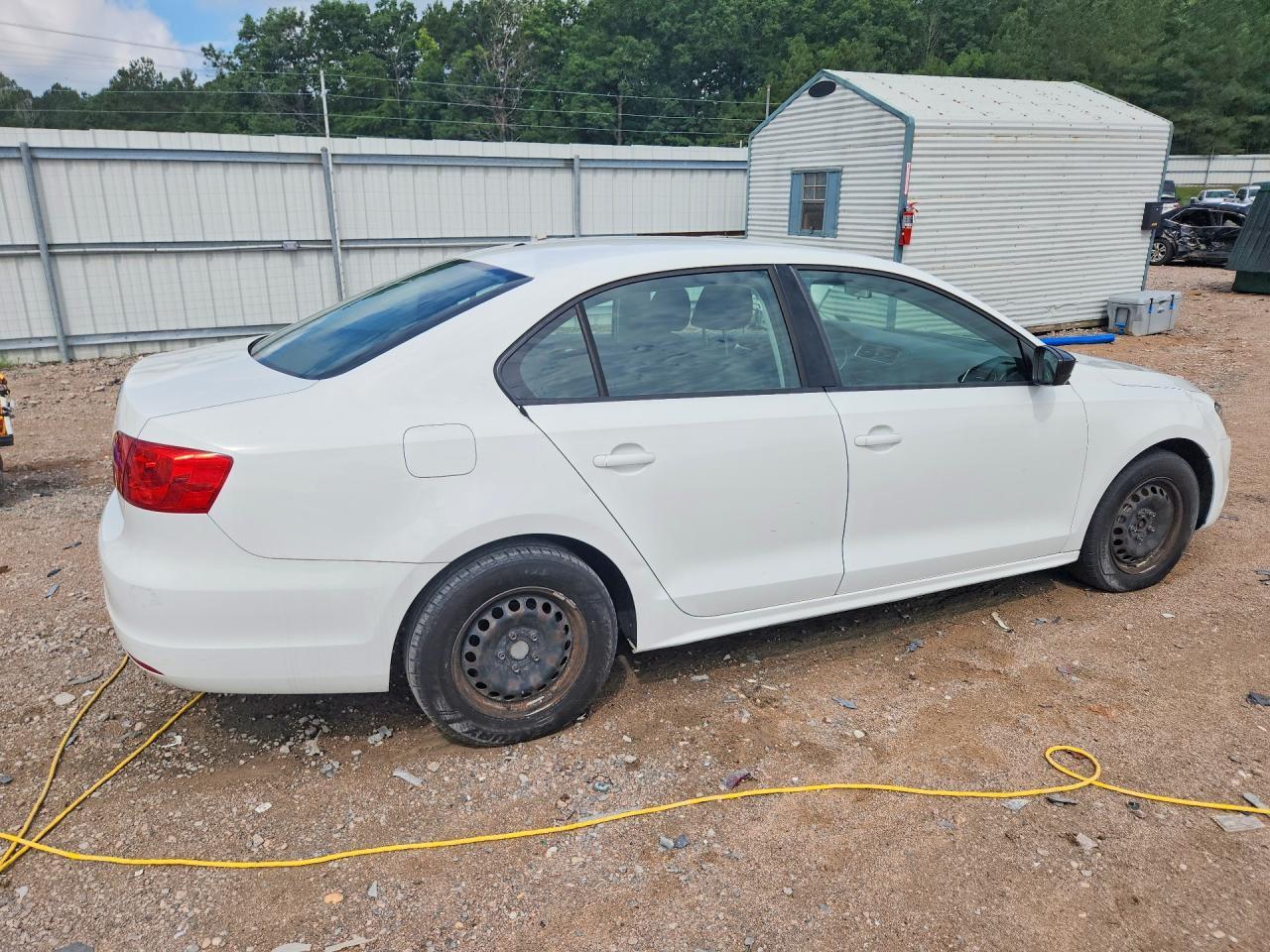 2014 Volkswagen Jetta Base - Image 3