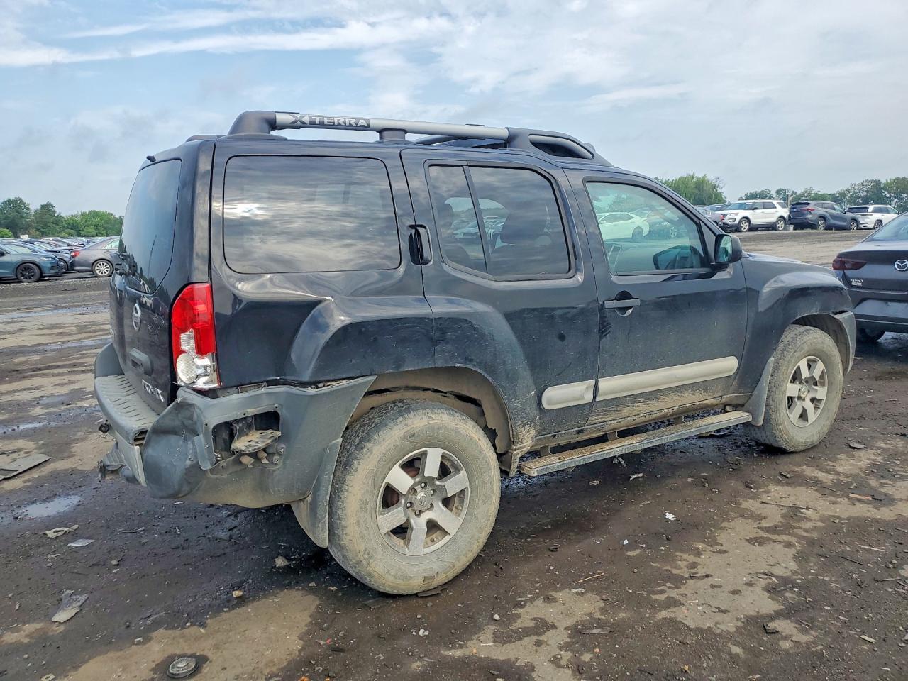2011 Nissan Xterra X - Image 3