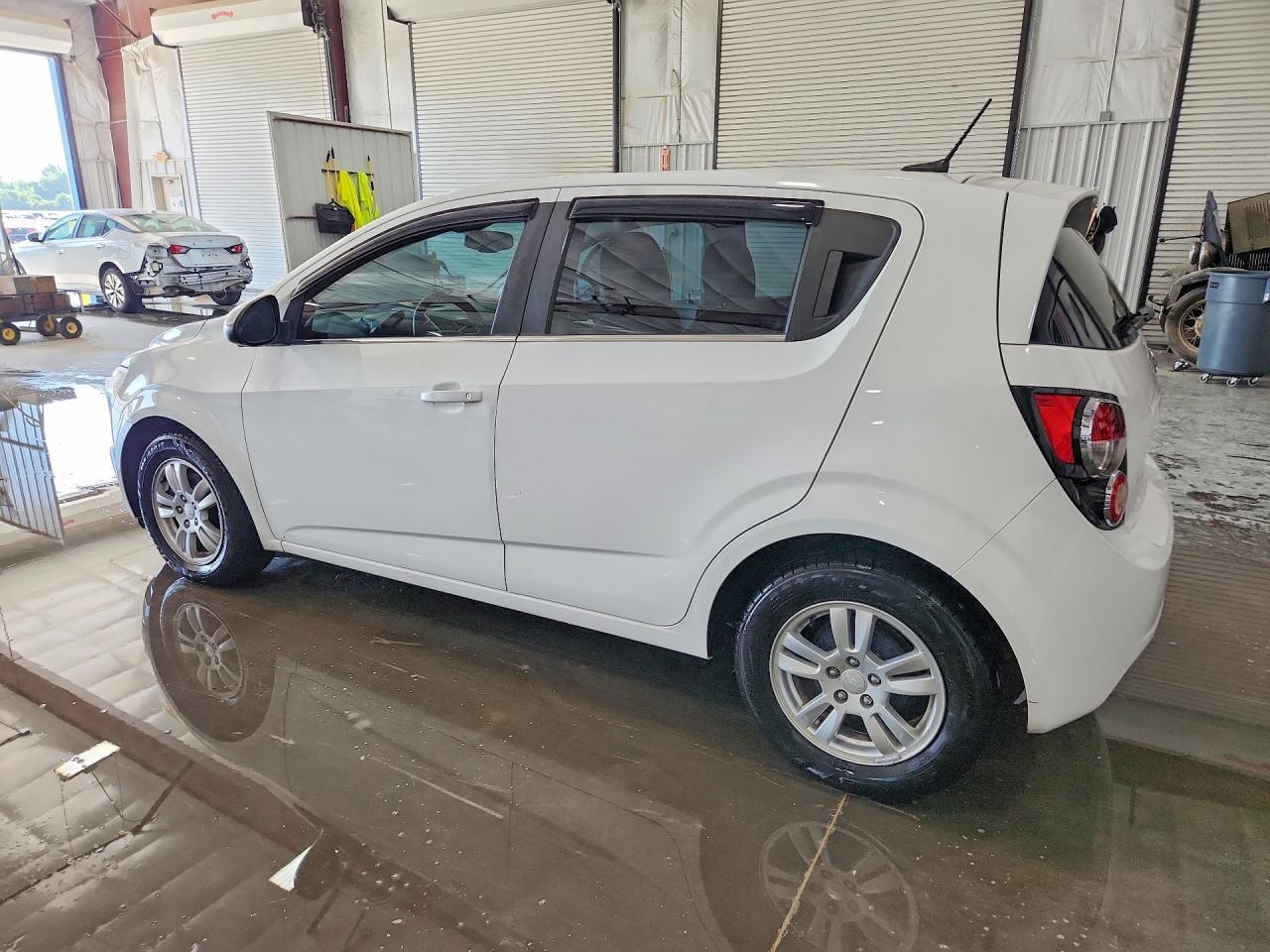 2013 Chevrolet Sonic Lt - Фото 2