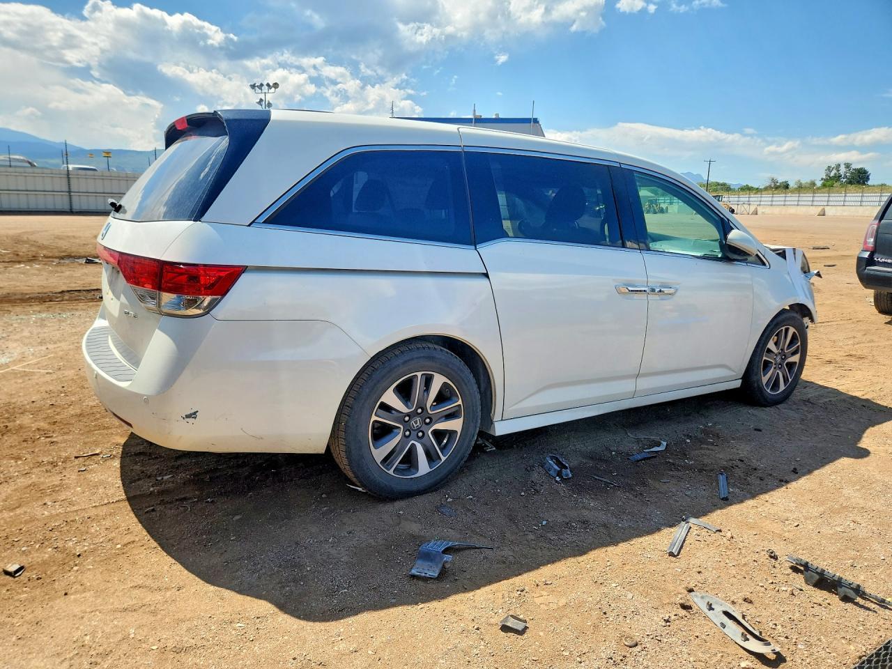 2014 Honda Odyssey Touring - Image 3