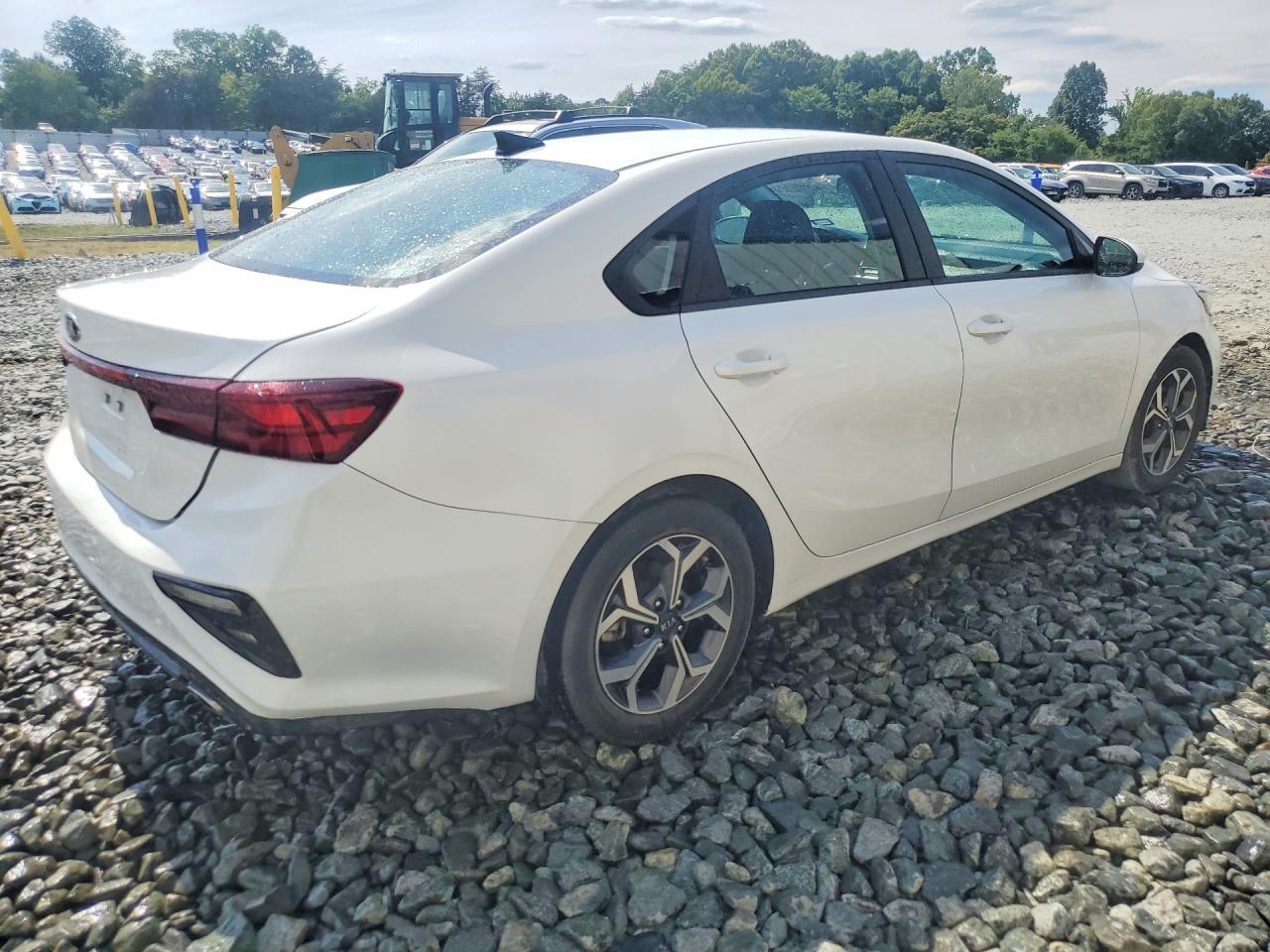 2021 Kia Forte Lxs - Image 3