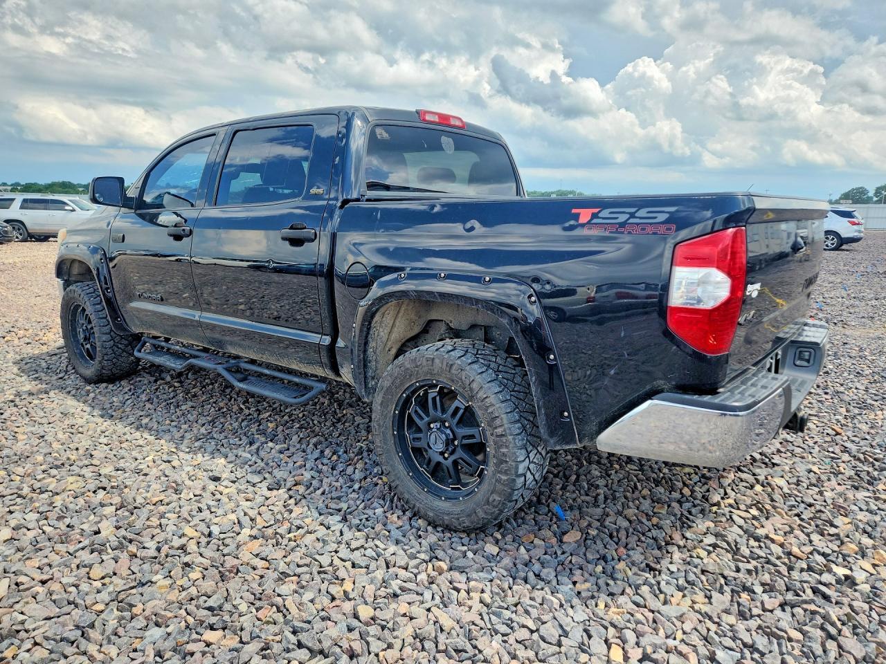 2016 Toyota Tundra Sr5 - Image 2