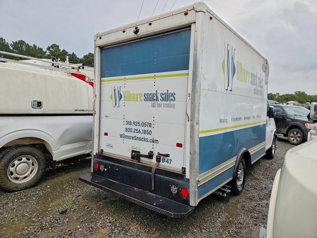 2022 Chevrolet Express Box Truck - Image 3