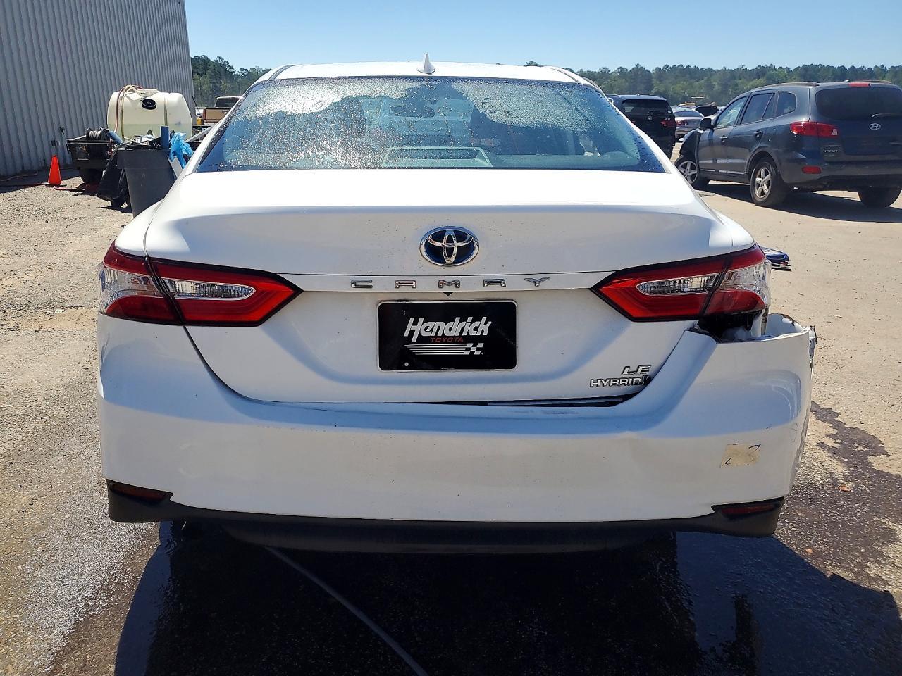 2020 Toyota Camry Le - Фото 6