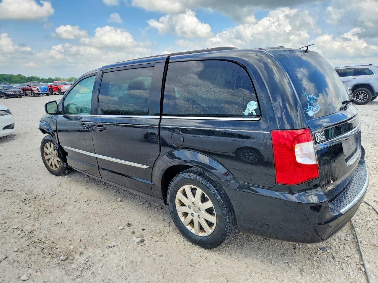 2016 Chrysler Town & Country Touring - Фото 2