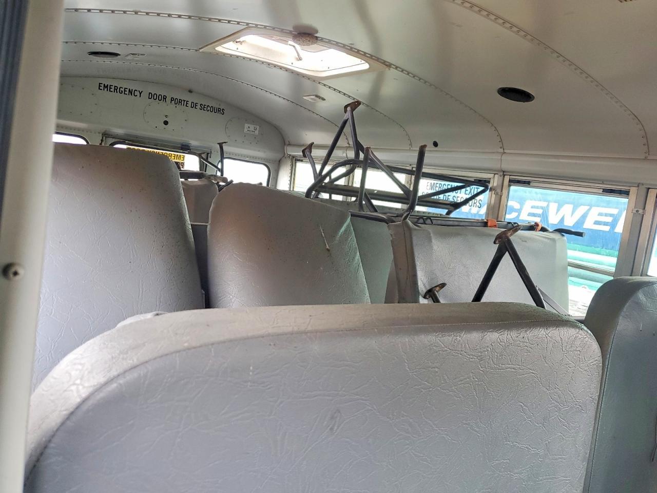2009 Chevrolet Express Cu - School Bus - Image 6