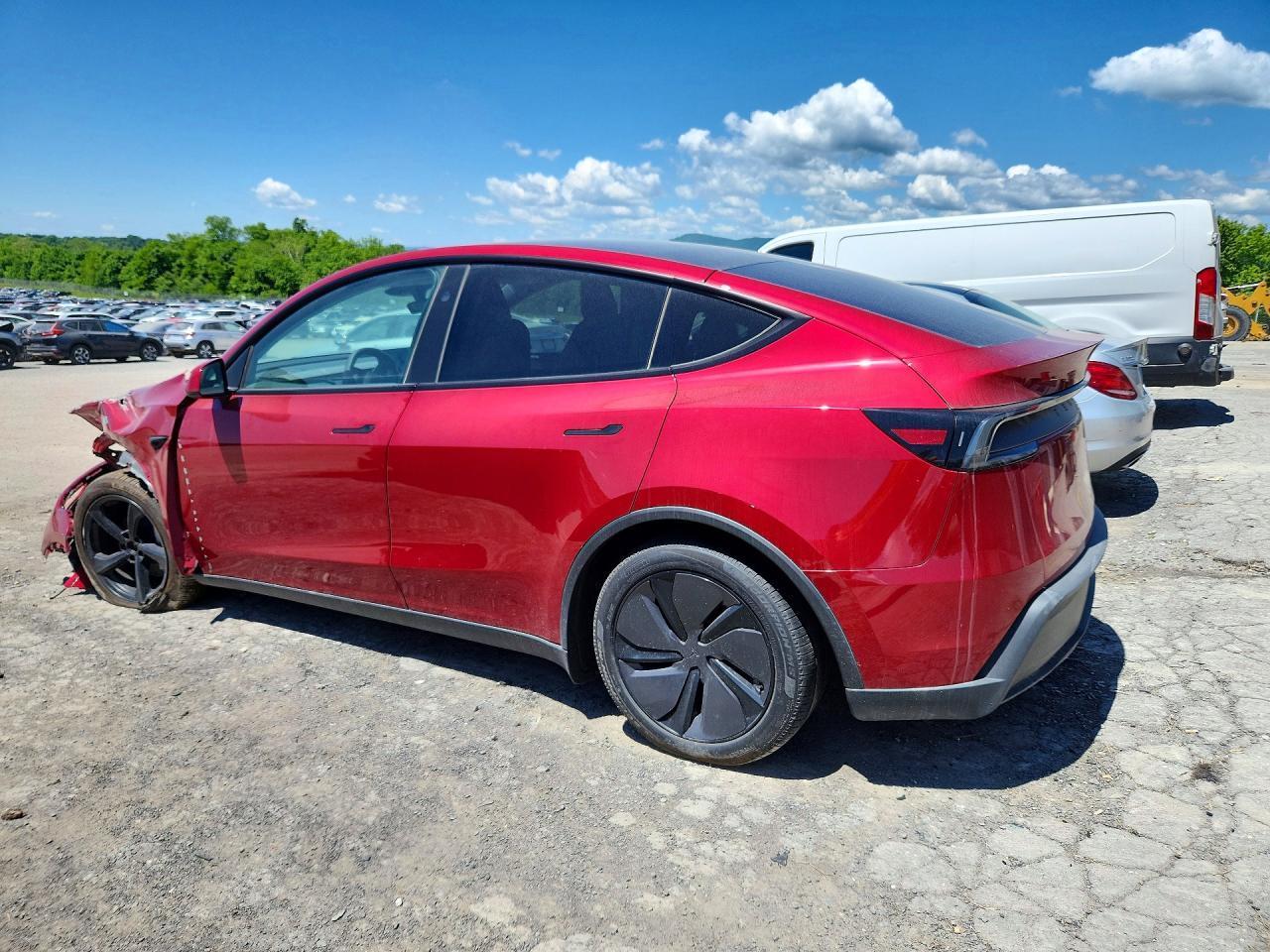 2026 Tesla Model Y - Фото 2