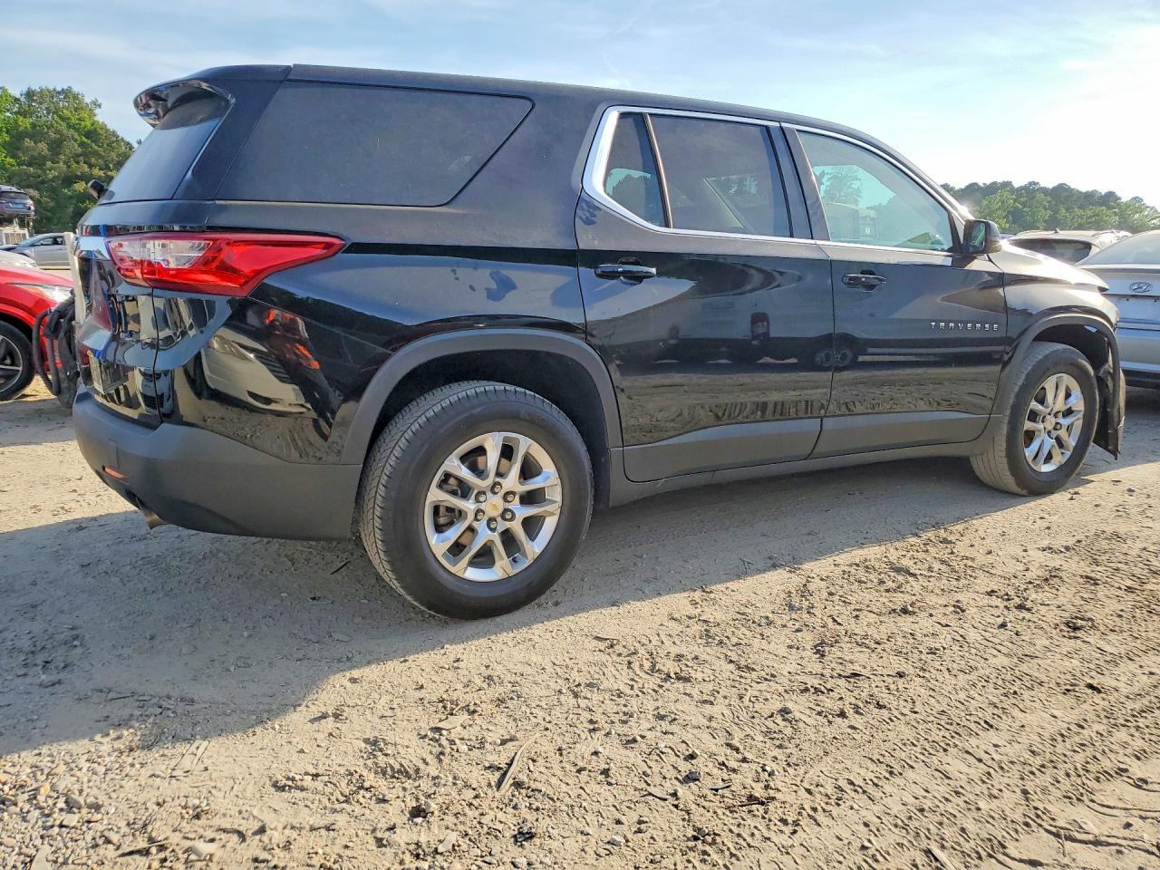 2020 Chevrolet Traverse Ls - Фото 3