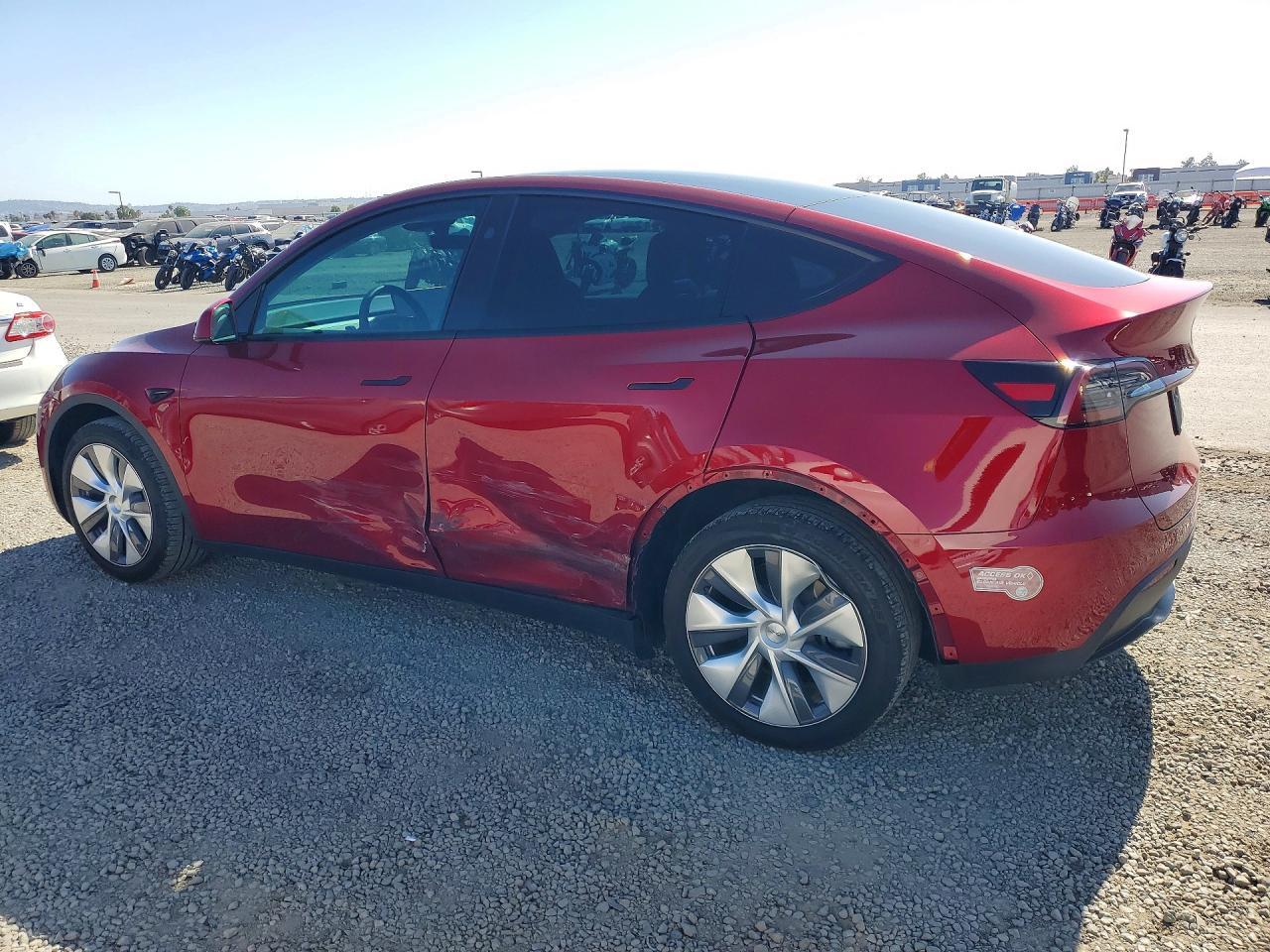 2024 Tesla Model Y - Фото 2
