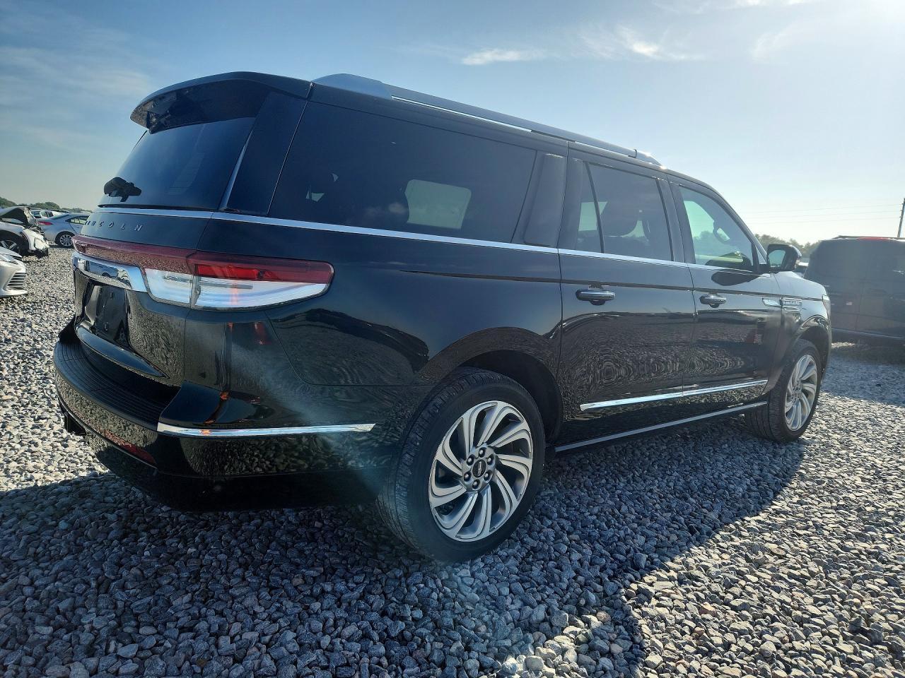 2022 Lincoln Navigator L - Фото 3