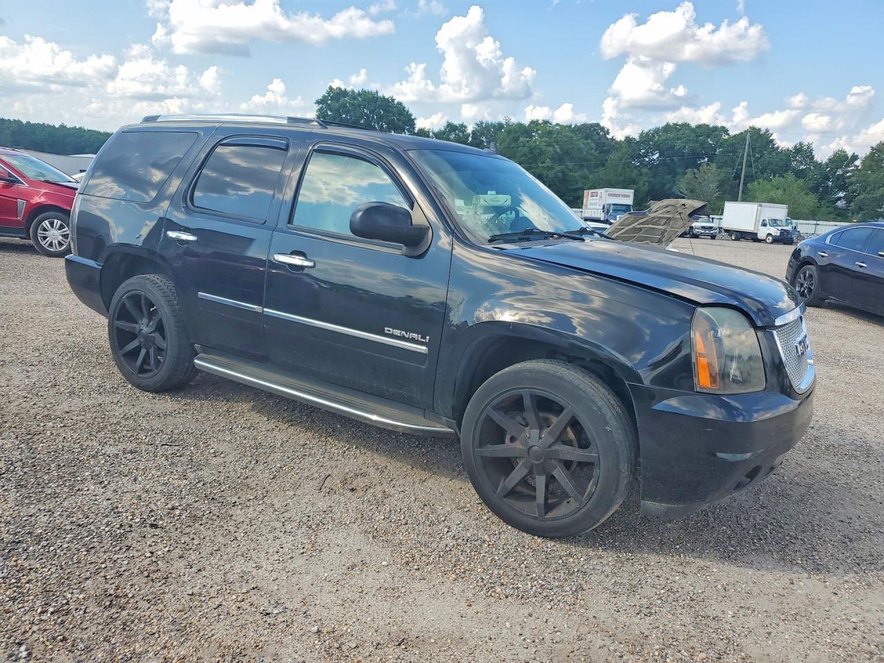 2010 GMC Yukon Denali - Image 4