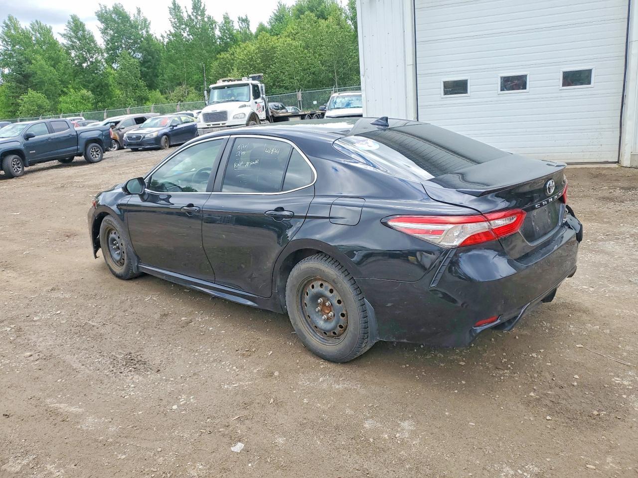 2019 Toyota Camry - Фото 2