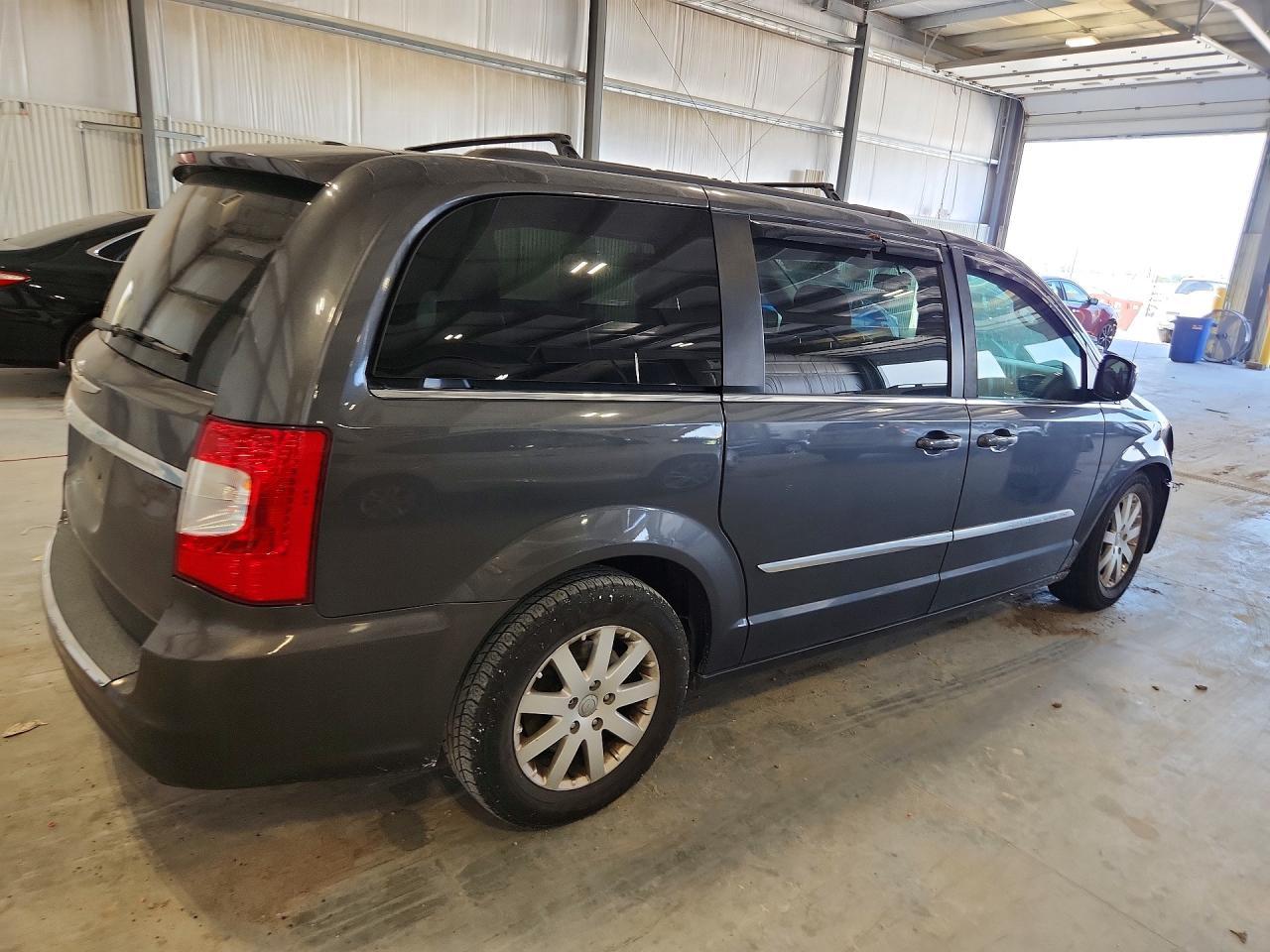 2016 Chrysler Town & Country Touring - Фото 3