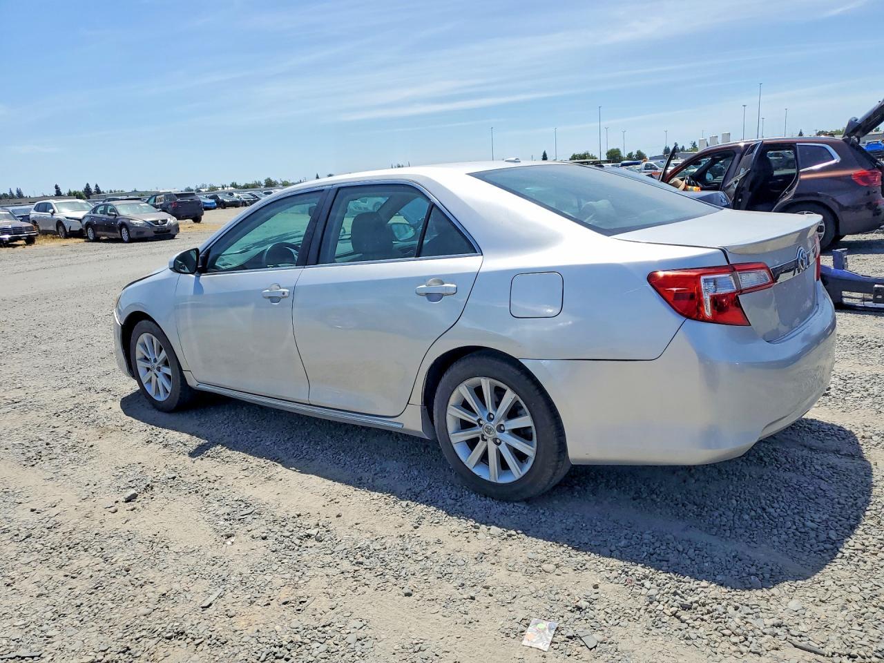 2013 Toyota Camry Hybrid Xle - Image 2