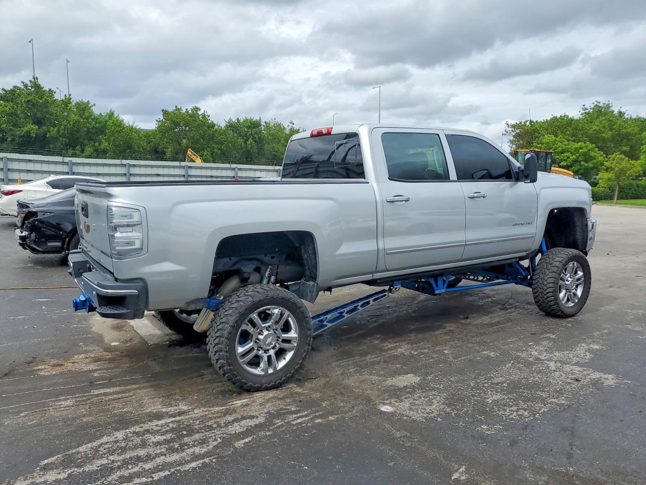 2015 Chevrolet Silverado K2500 Heavy Duty Ltz - Image 3