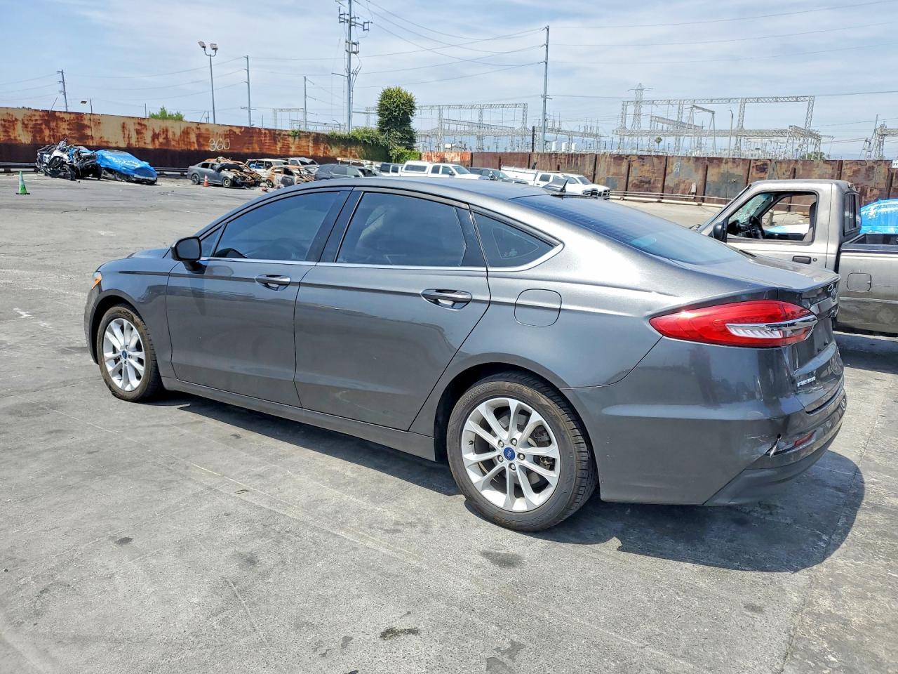 2020 Ford Fusion Se - Фото 2