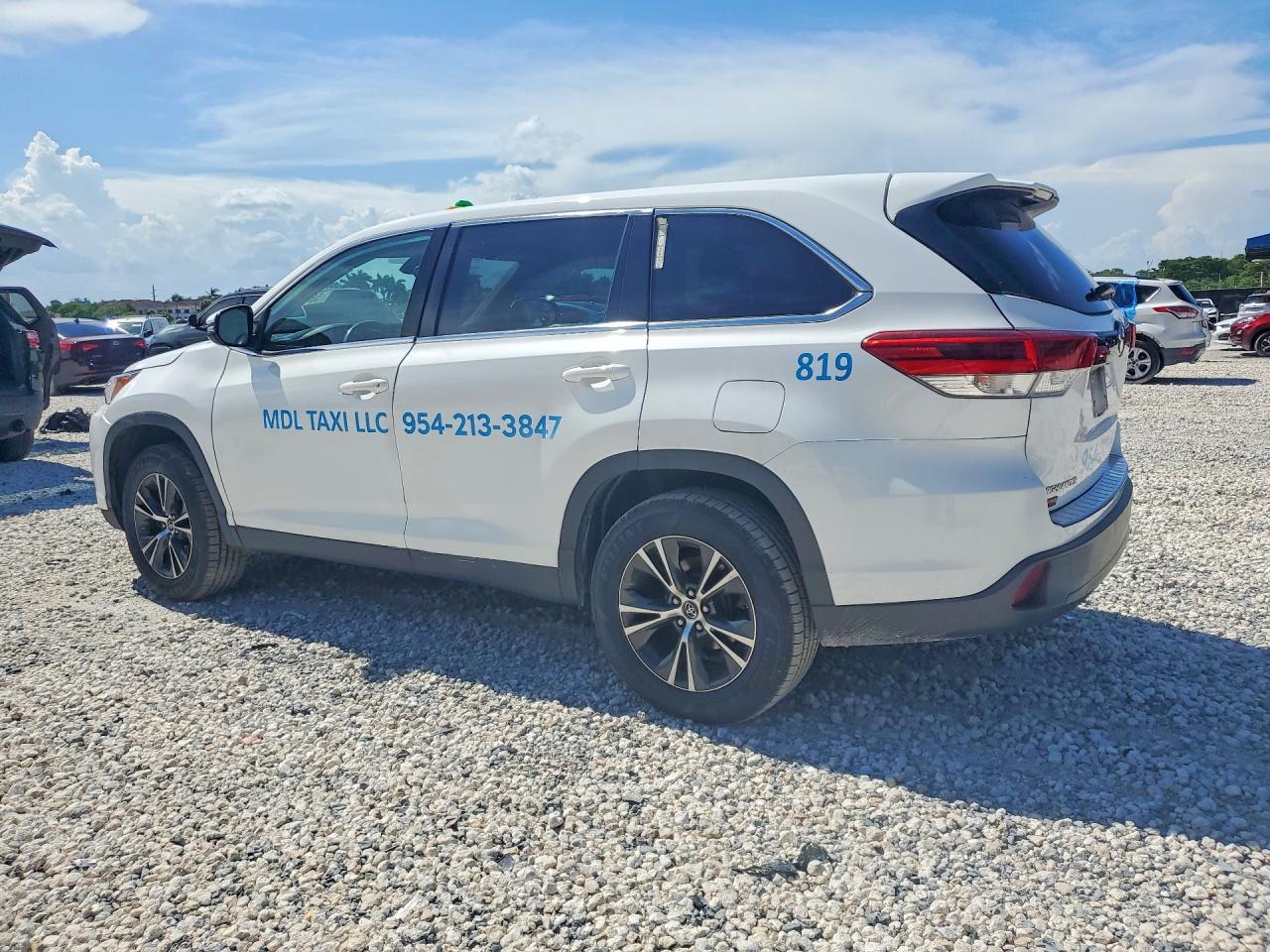 2019 Toyota Highlander Le - Image 2