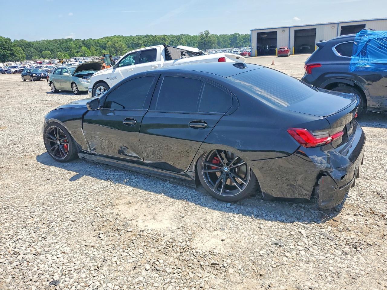 2024 BMW 330I - Фото 2