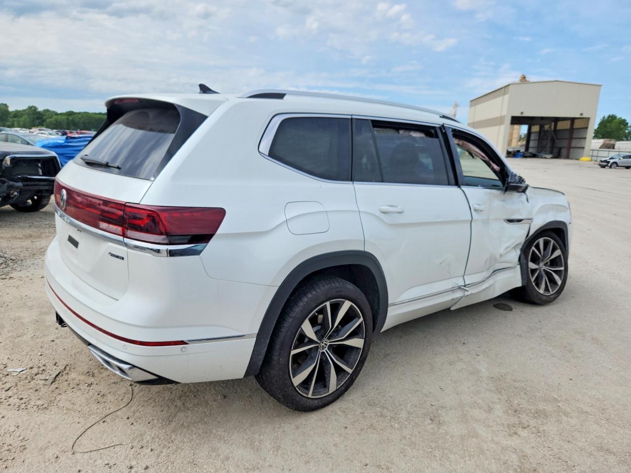 2026 Volkswagen Atlas Sel Premium R-Line - Фото 3