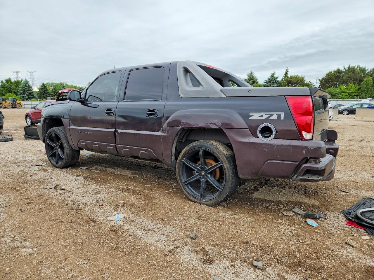 2002 Chevrolet Avalanche K1500 - Image 2