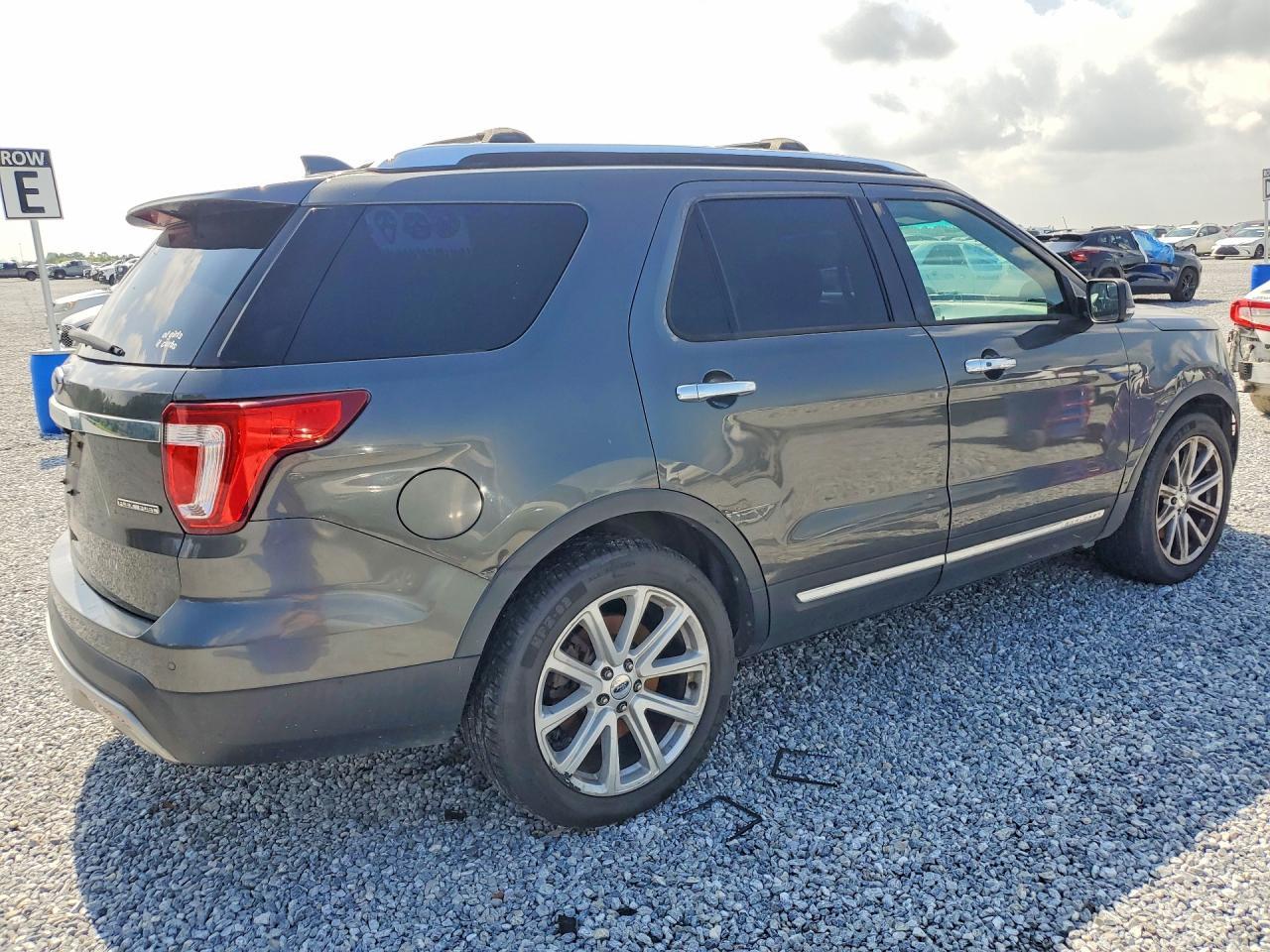 2016 Ford Explorer - Image 3