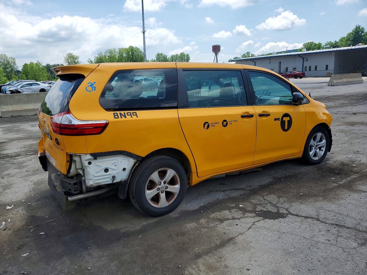 2017 Toyota Sienna Le - Image 3