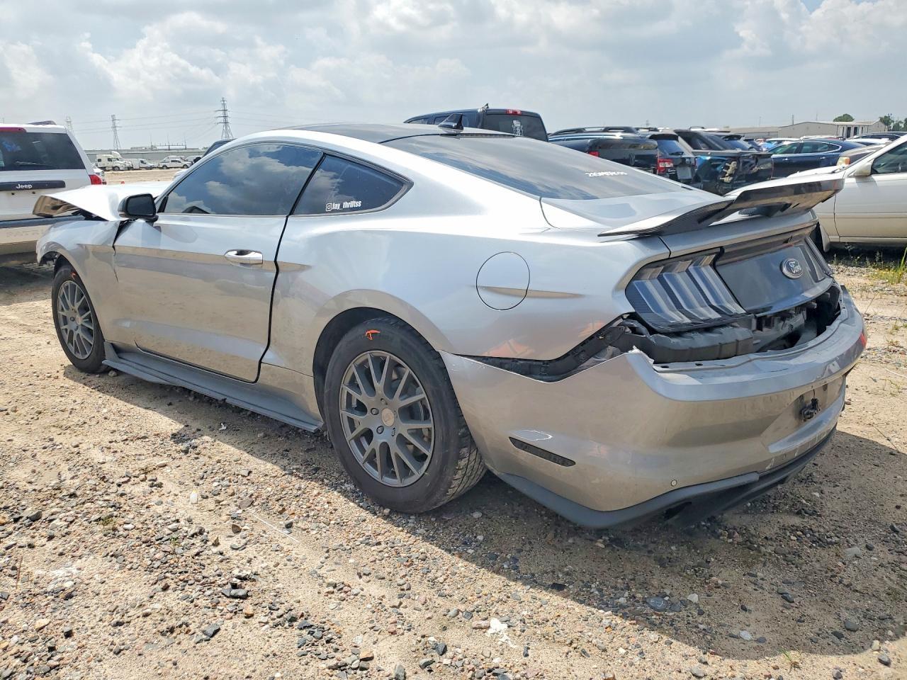2022 Ford Mustang - Фото 2