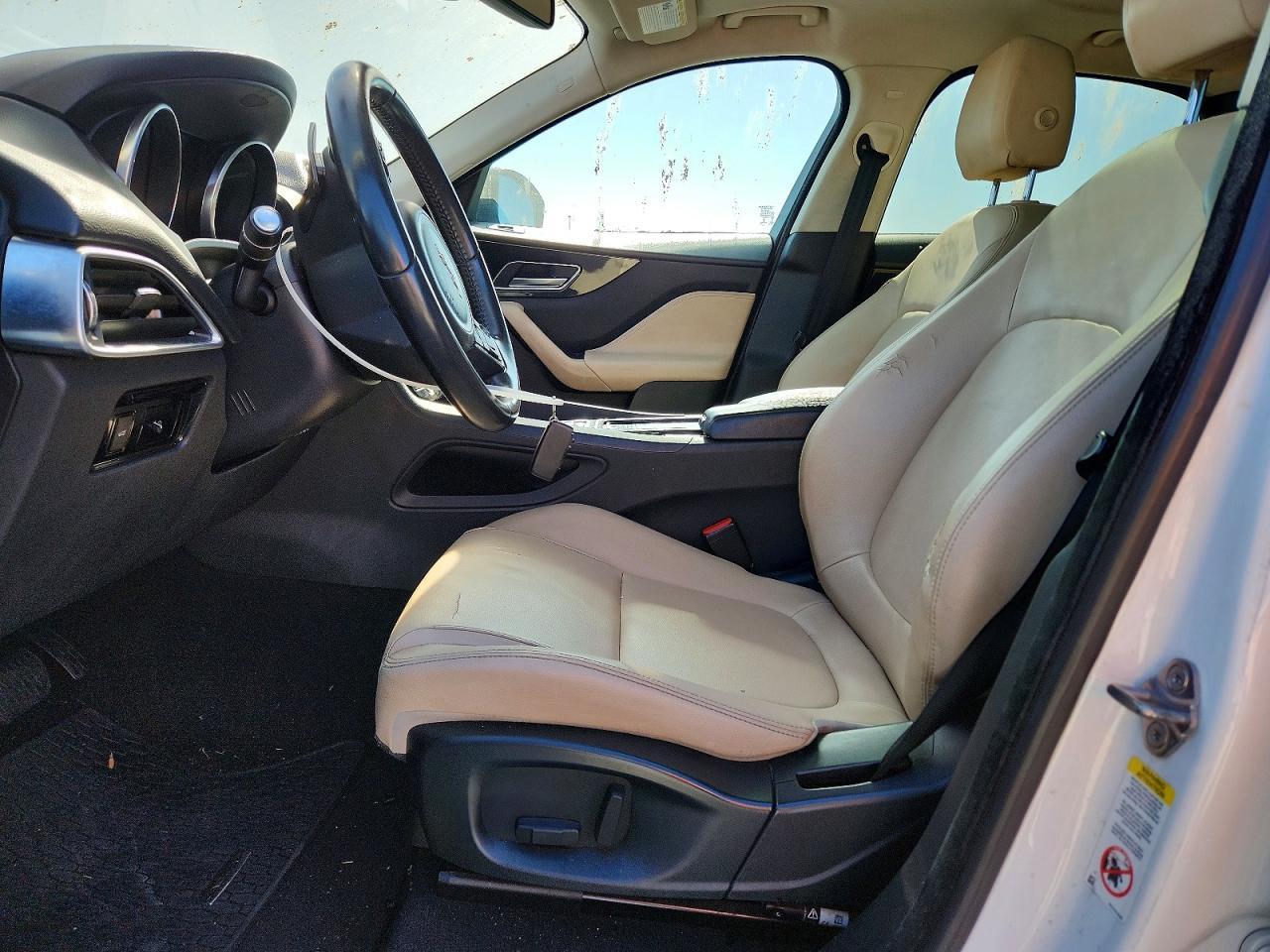 2018 Jaguar F-Pace Premium - Image 7