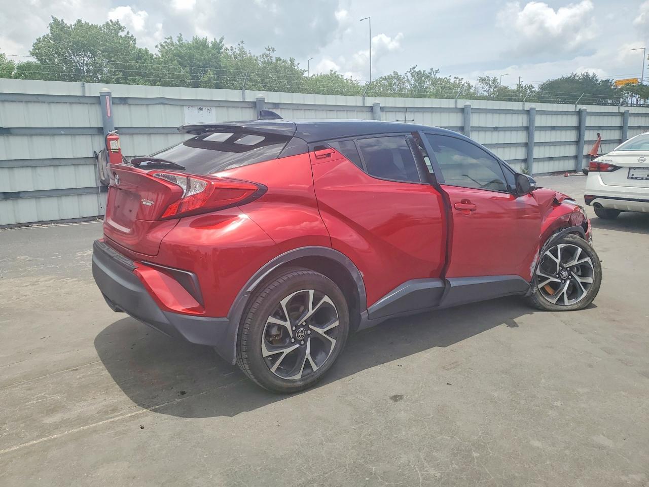 2020 Toyota C-Hr Xle - Image 3