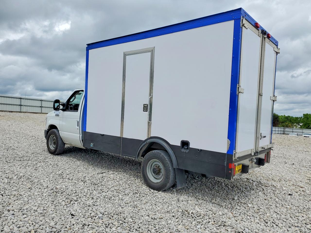 2024 Ford E350 Refrigerated Box Truck - Фото 2