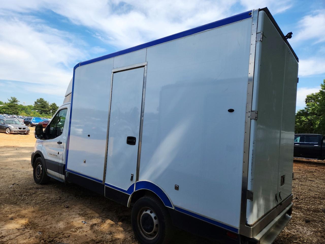 2022 Ford Transit - Delivery Truck - Фото 2