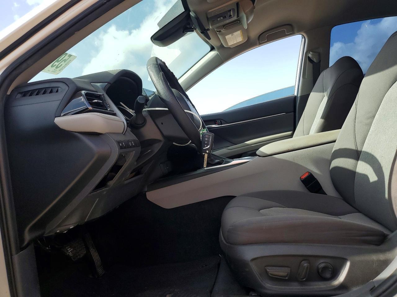 2022 Toyota Camry Le - Image 7