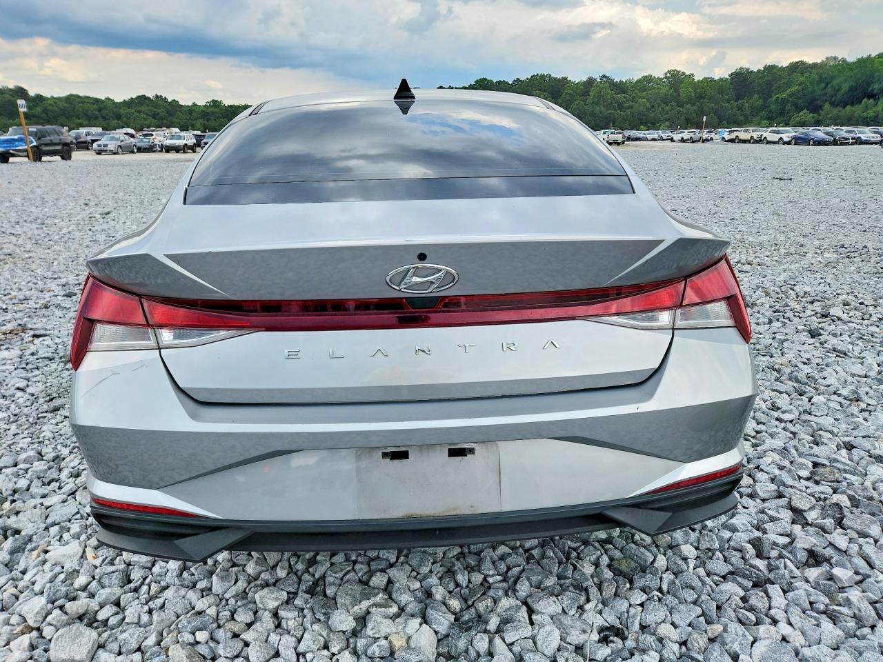 2021 Hyundai Elantra Se - Фото 6
