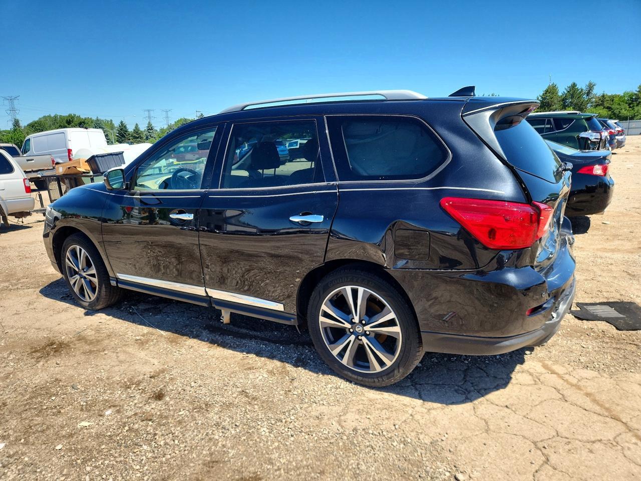2020 Nissan Pathfinder Platinum - Image 2