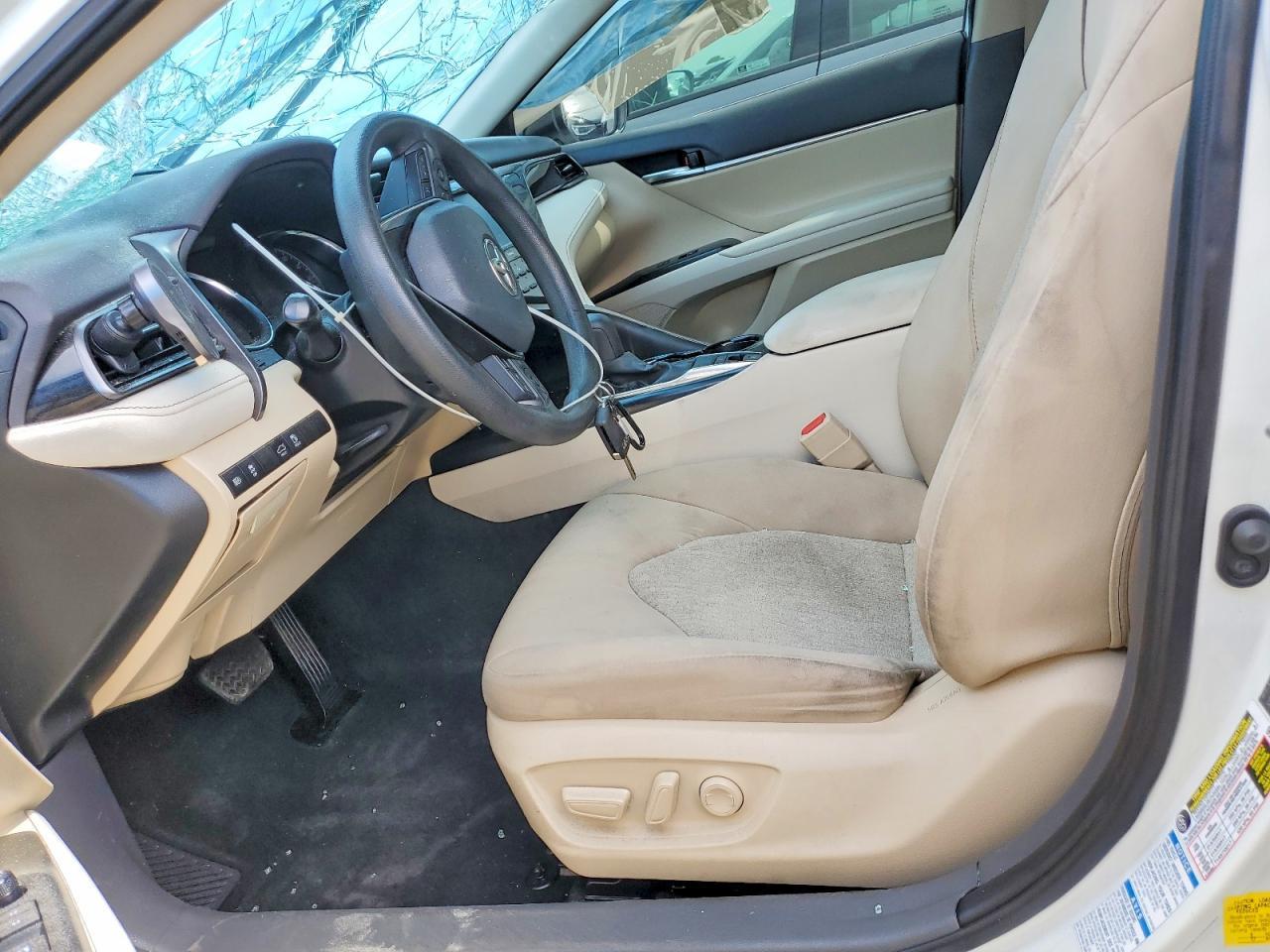2020 Toyota Camry Le - Фото 7