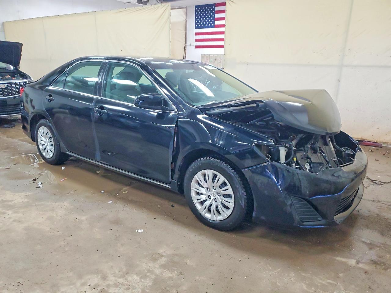 2013 Toyota Camry Le - Фото 4