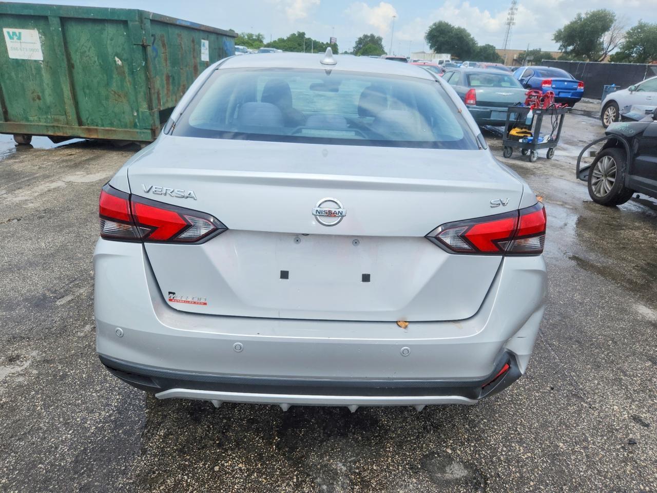 2021 Nissan Versa Sv - Image 6
