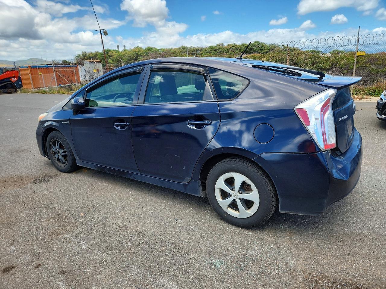 2012 Toyota Prius Two - Фото 2